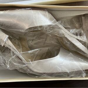 Used great condition satin wedding shoes size 9, worn ONCE for 6 hours only!